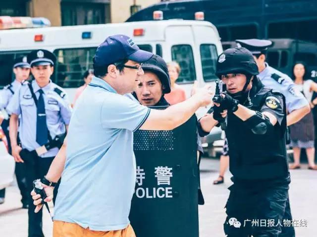 刘鹏(右)在电影《反转人生》拍摄现场