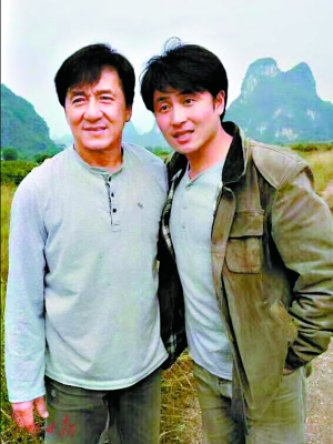 刘鹏与成龙在电影《绝地逃亡》片场的合影